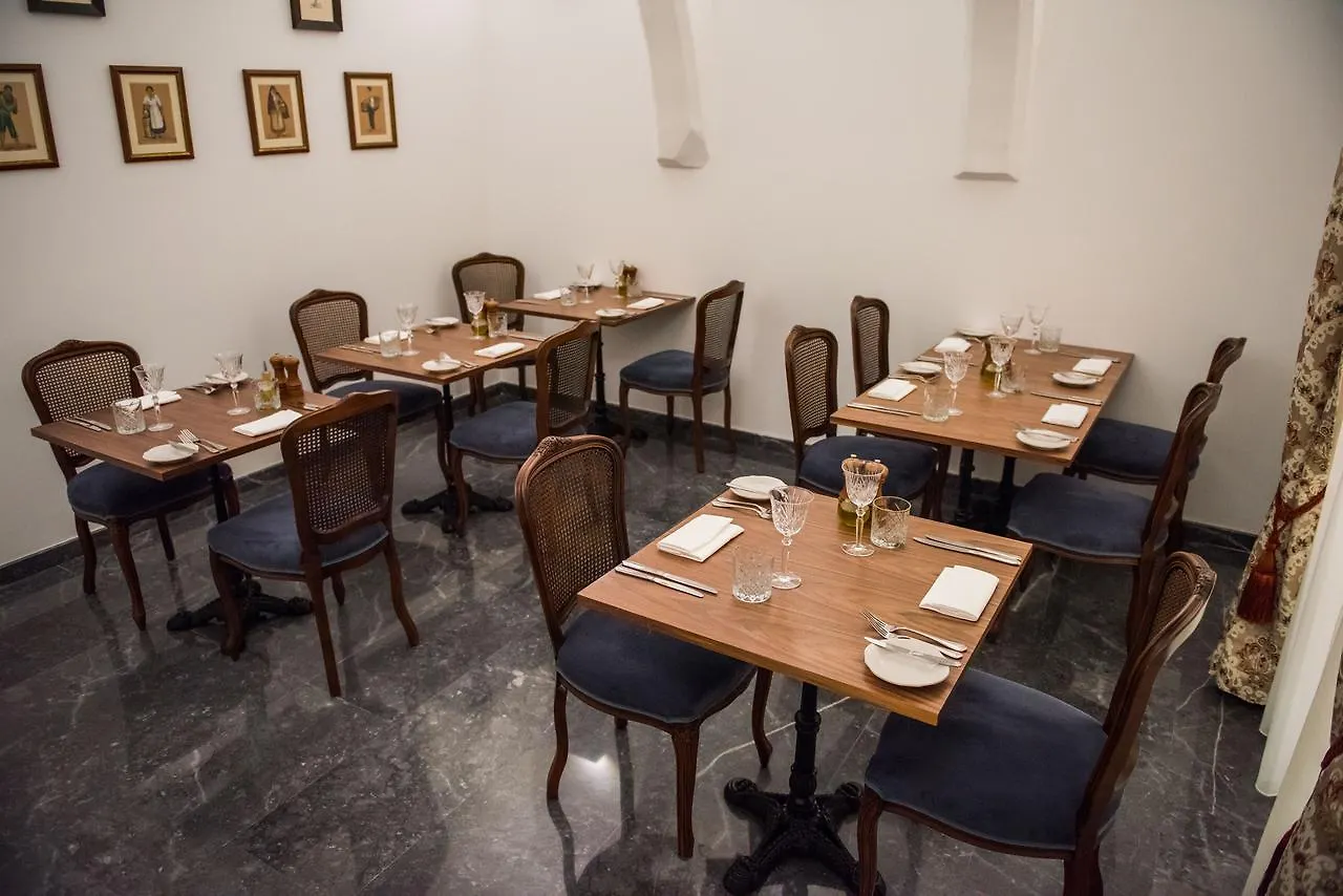 מלון ואלטה Palais Le Brun 4*,
